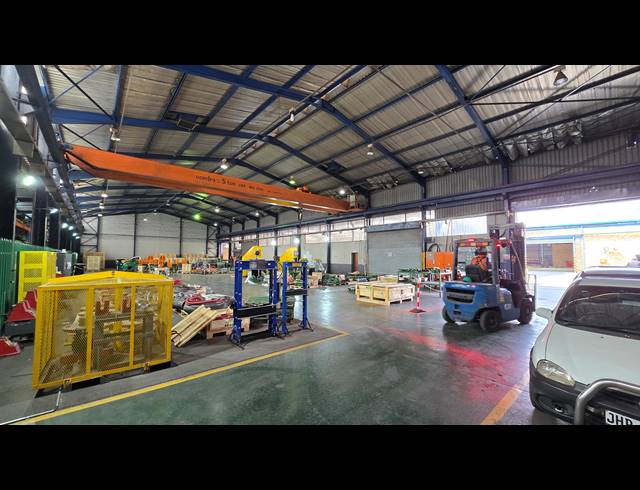 1,678M² WAREHOUSE TO LET IN SPARTAN